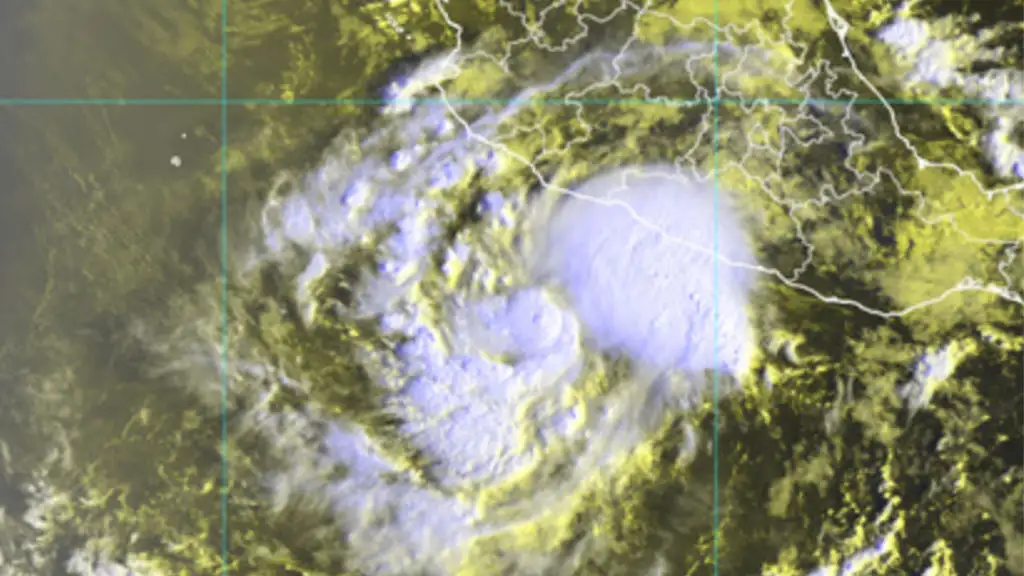La tormenta tropical Simon permanece frente a costas del Pacífico mexicano