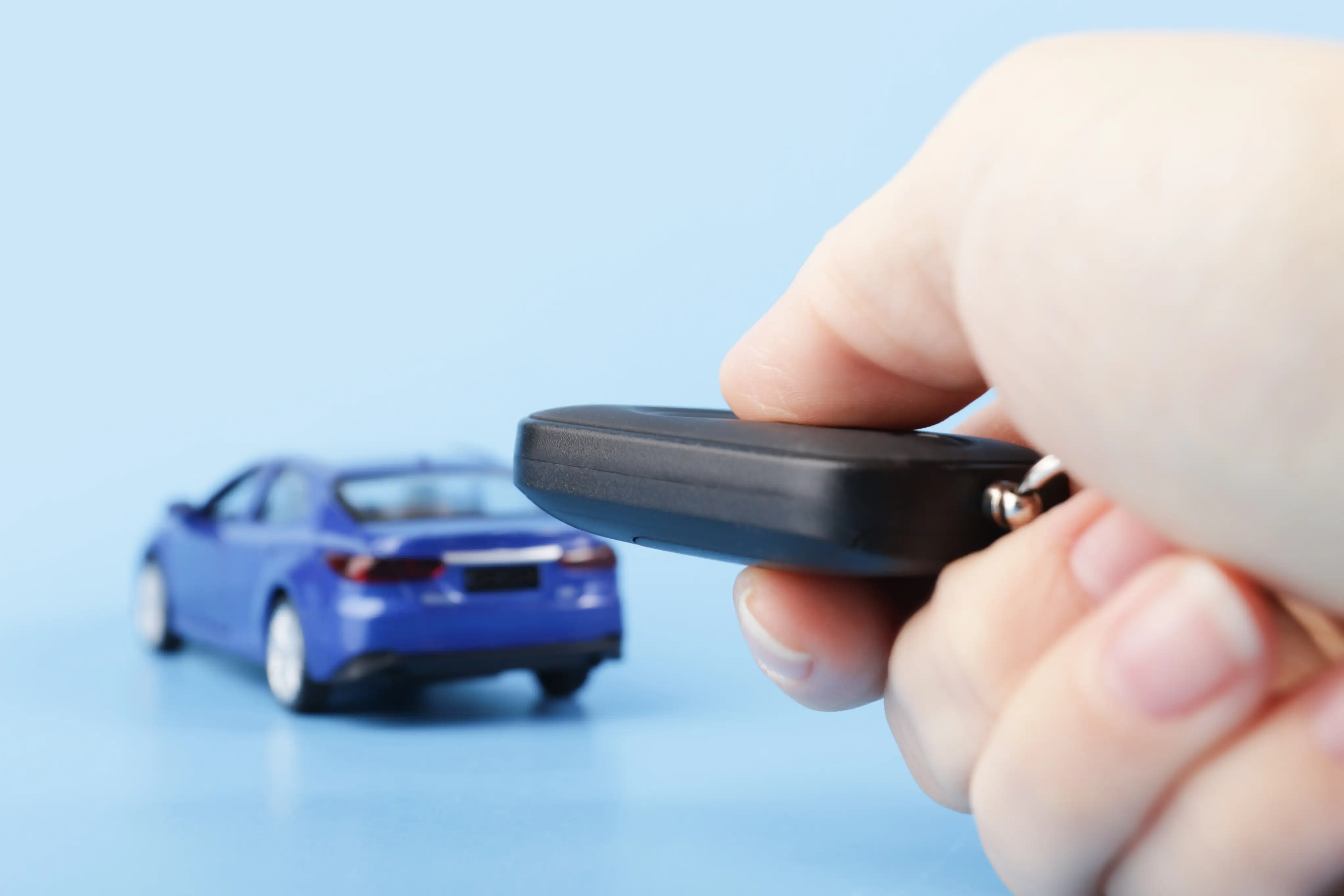 Robo de vehículos retrocede 15% con respecto a enero de 2025